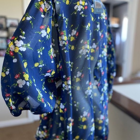 Torrid Ruffle Front Sheer Top size 3 New with Tag - Picture 3 of 3